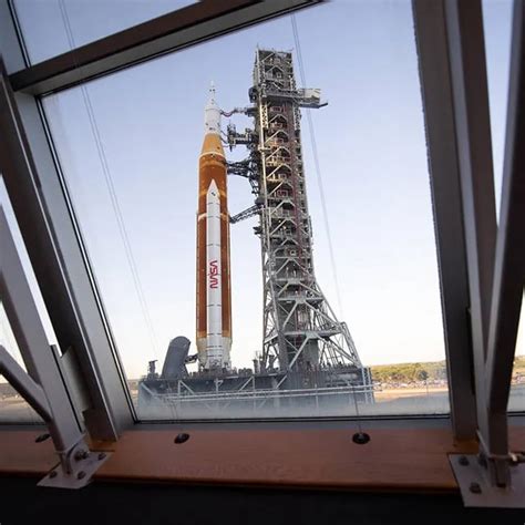 N­A­S­A­’­n­ı­n­ ­A­r­t­e­m­i­s­ ­A­y­ ­R­o­k­e­t­i­ ­v­e­ ­U­z­a­y­ ­A­r­a­c­ı­ ­A­r­a­ç­ ­M­o­n­t­a­j­ ­B­i­n­a­s­ı­n­a­ ­G­e­l­d­i­